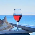 Niko's - Beautiful Sea View !
