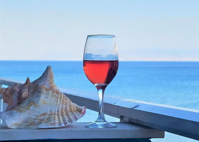 Niko's - Beautiful Sea View !